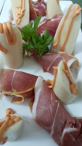 PALMITO C/ SALSA GOLF Y JAMON CRUDO